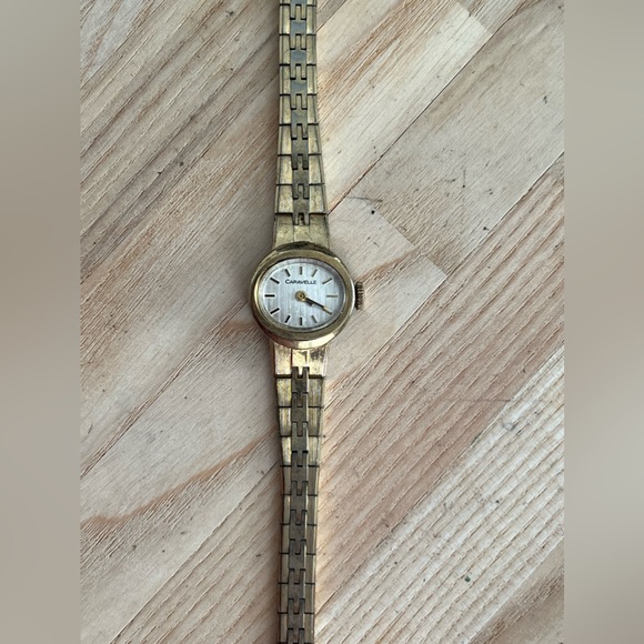 Caravelle by Bulova Ladies Watch Vintage Mechanical Gold Tone Bracelet Oval Dial - Picture 3 of 9